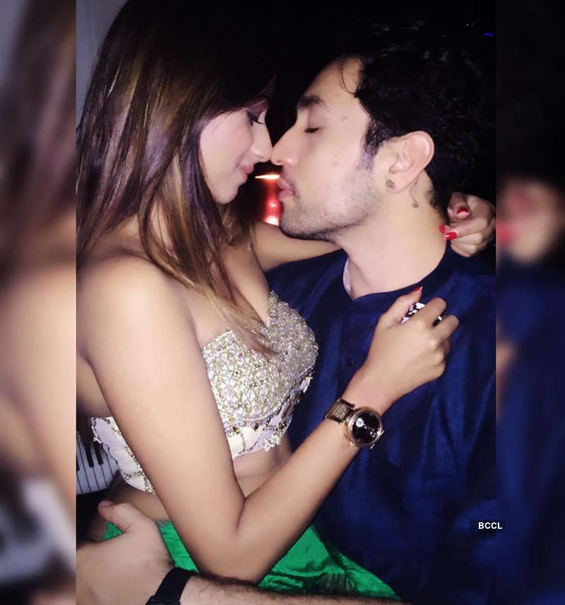 Glamorous pictures of Adhyayan Suman's ex-girlfriend Maera Mishra go viral