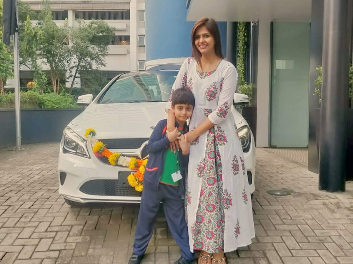 Bigg Boss 13's evicted contestant Dalljiet Kaur buys a luxury car; shares a note to new beginnings