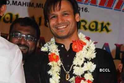 Vivek Oberoi visits Mahim Darga