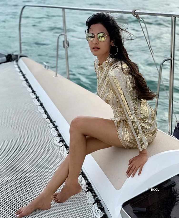 Sonal Chauhan Pictures.