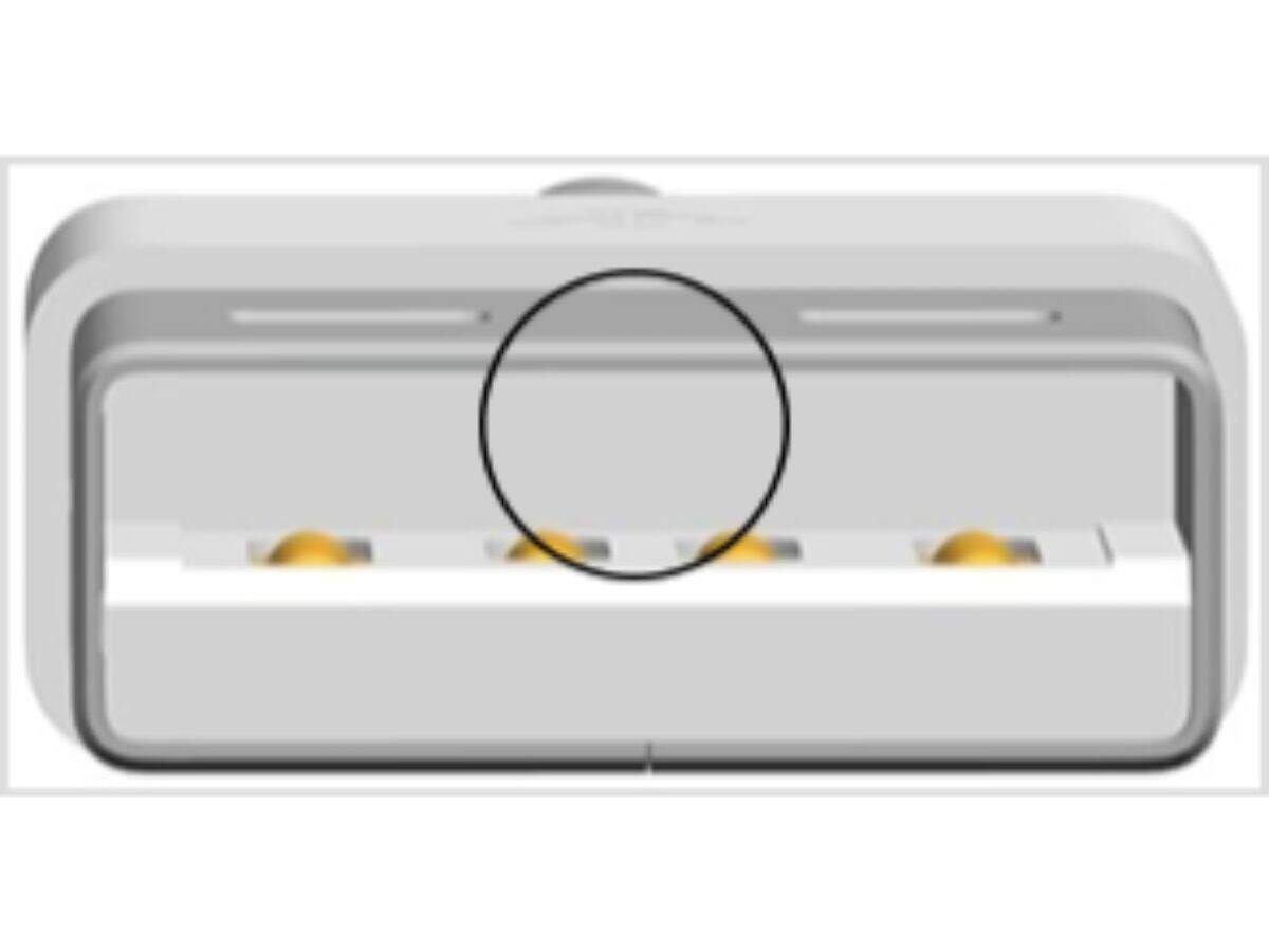 Surface of the insulator for the USB connection is uniform and flat