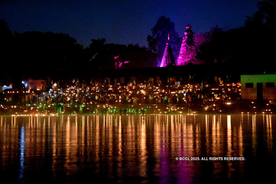 Kartik Purnima: Dazzling pictures from Dev Deepawali celebrations