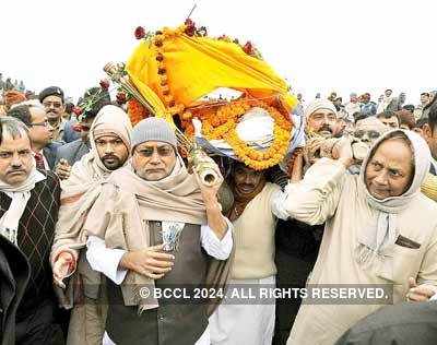 Bihar CM at cremation ground