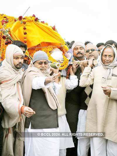 Bihar CM at cremation ground