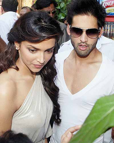 B'wood's mysterious couples!