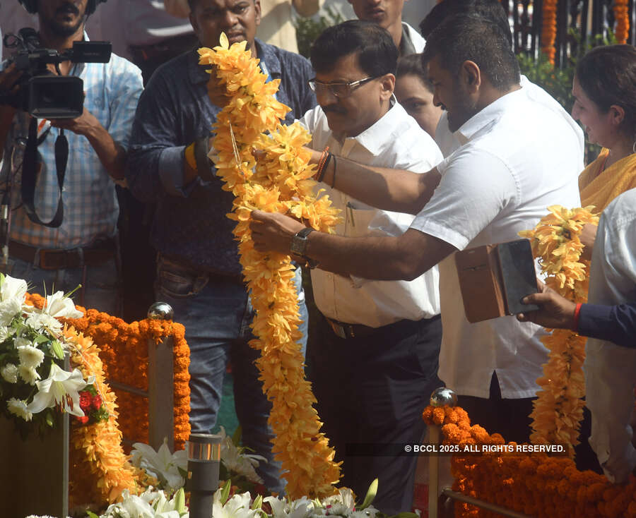 Death anniversary: Shiv Sena, BJP leaders pay tribute to Balasaheb Thackeray 