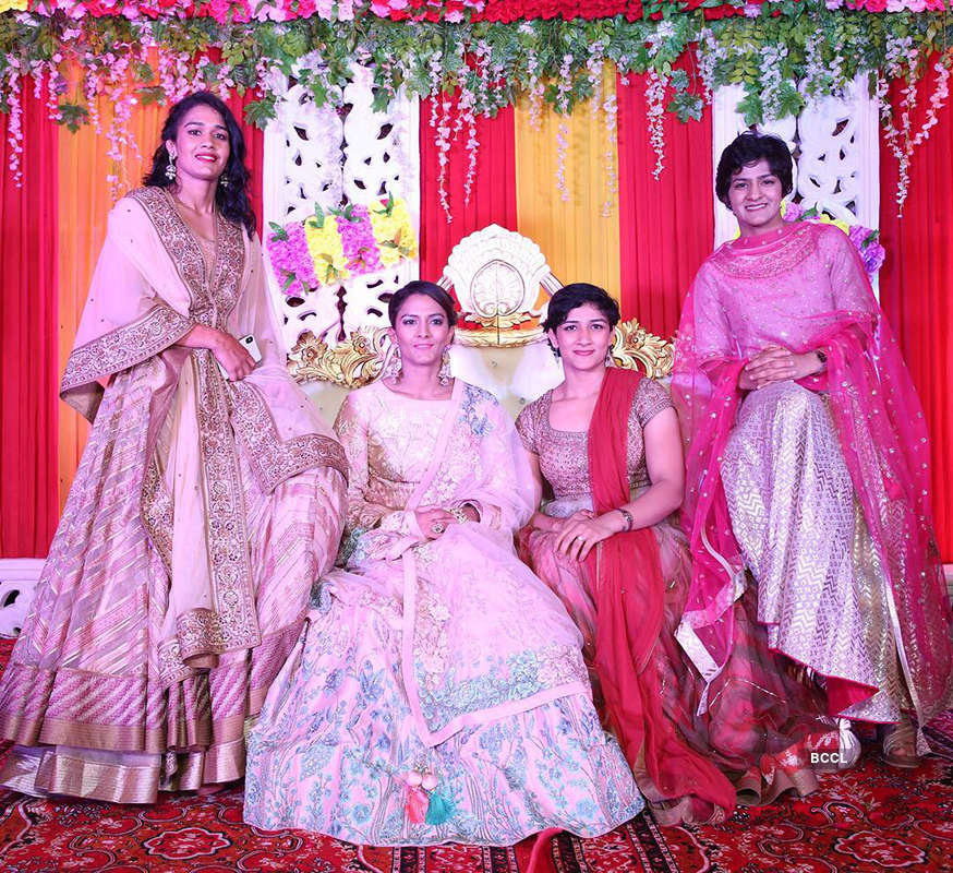 Lock Upp Fame Payal Rohatgi Looks Resplendent In Pink Bandhani Suit At Her  Mehndi Ceremony; SEE PICS - Filmibeat