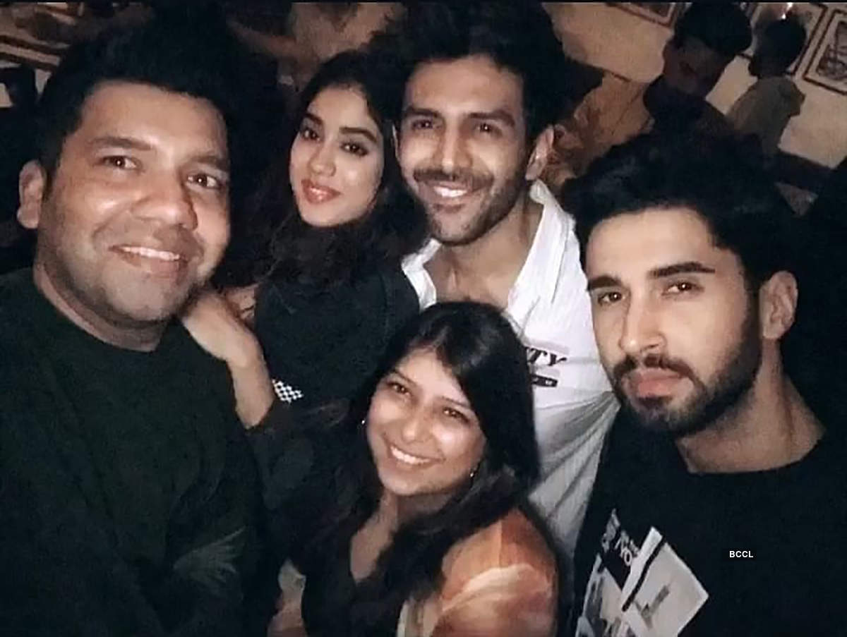 Get a behind-the-scenes look at Kartik Aaryan's birthday celebration