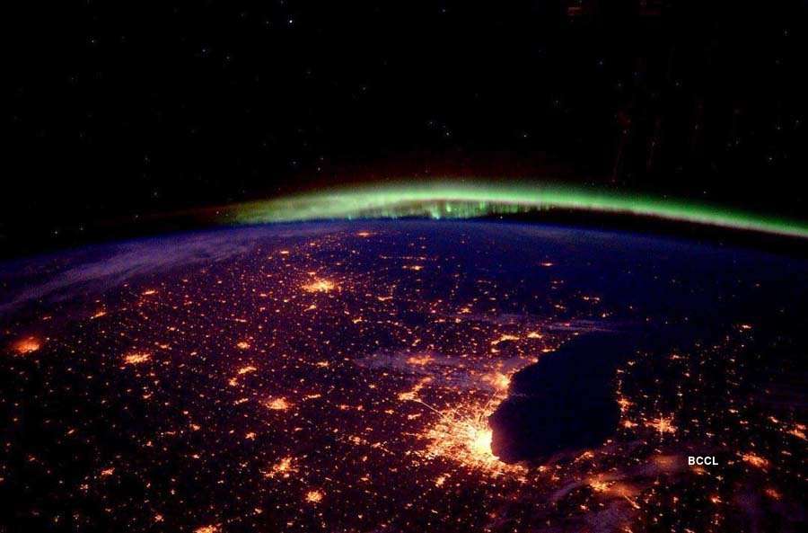 Astronaut Scott Kelly captures the earth from space in these stunning pictures