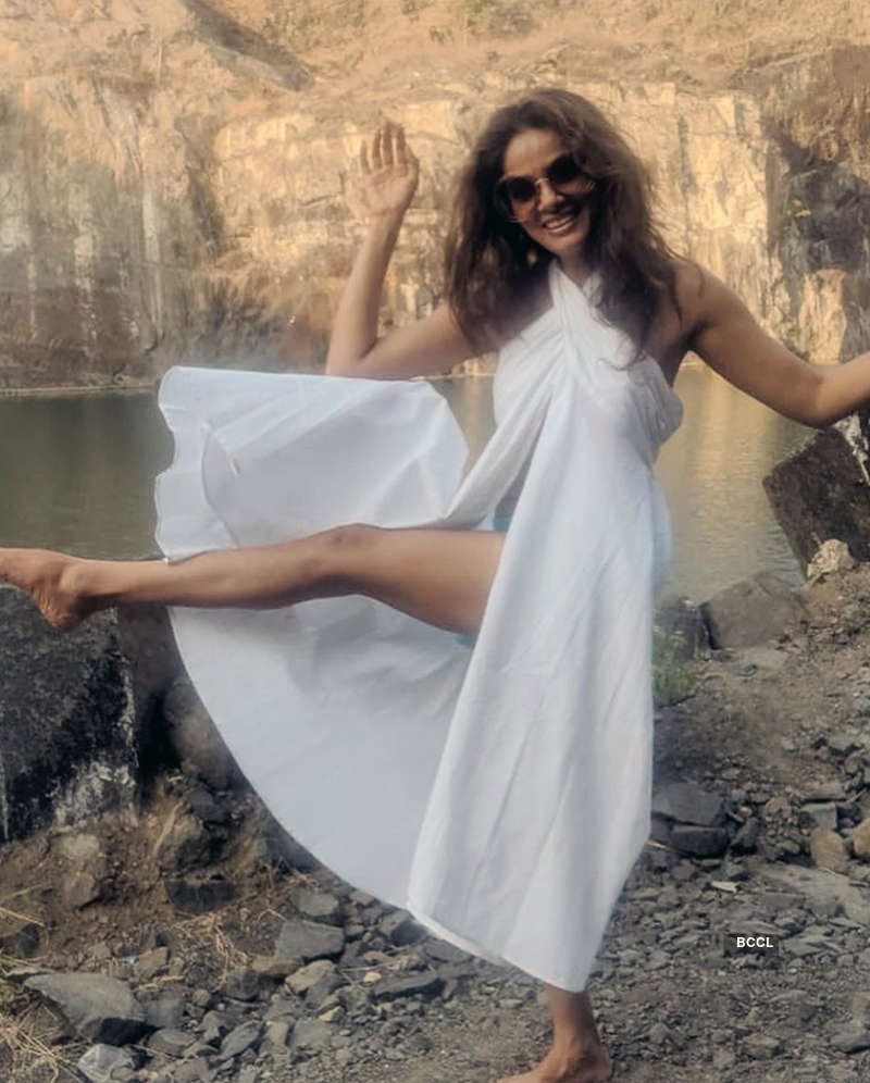 ‘Chak De! India’ actress Vidya Malavade is raising temperatures with her vacation pictures