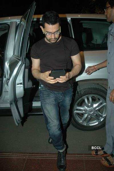 Aamir snapped with his iPad
