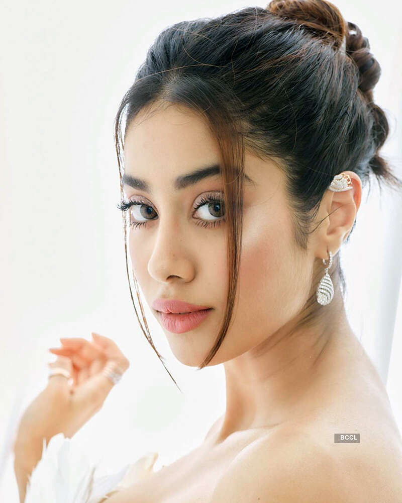 New pictures of Janhvi Kapoor chilling with her BFF go viral&hellip;