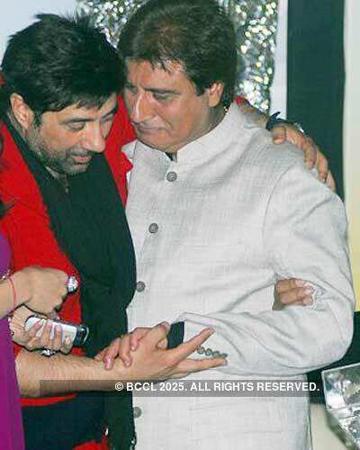 Dharmendra wins Punjabi Rattan Award