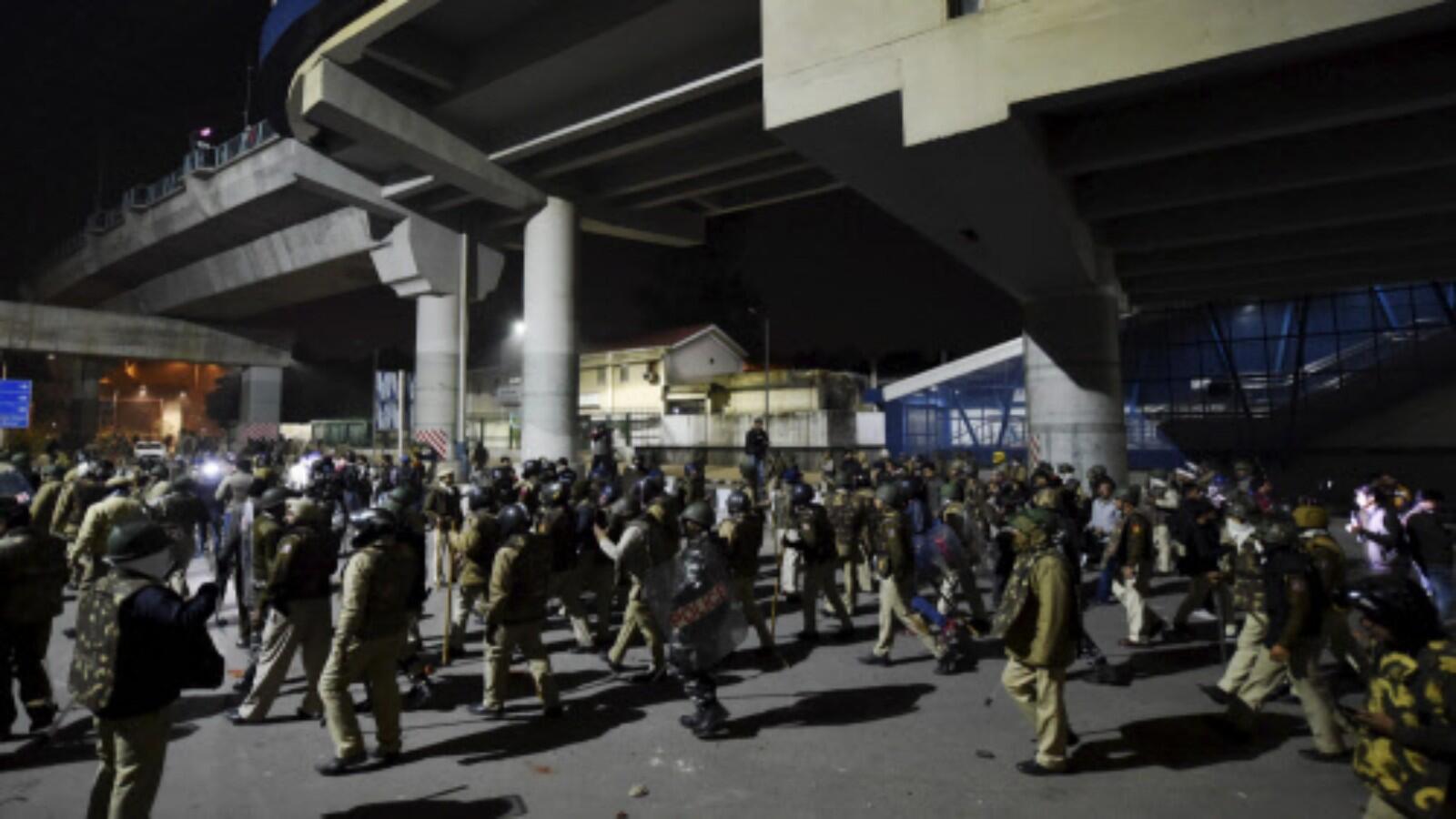 Delhi: Anti-CAA protests continue as 7 Metro station close gates