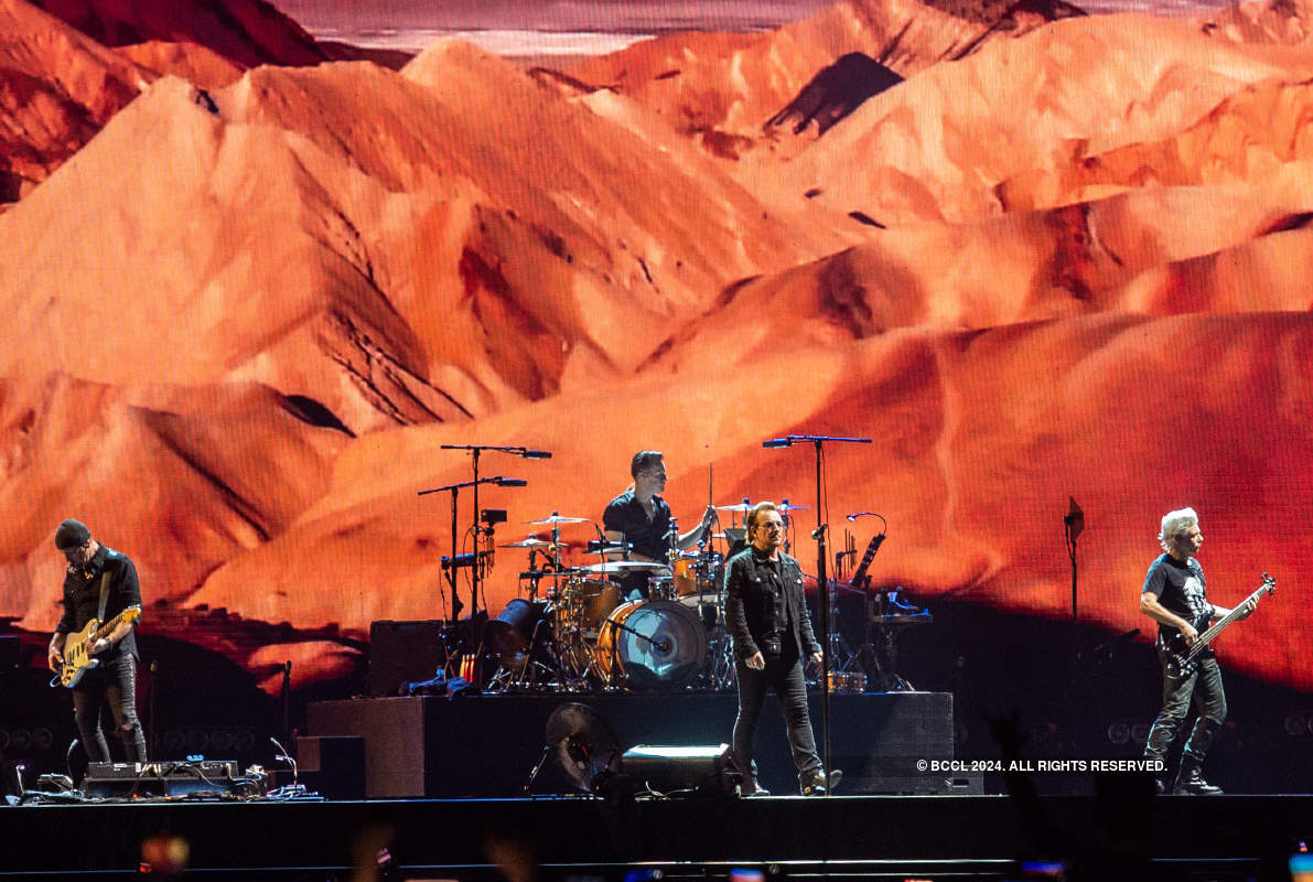 Hrithik Roshan, Deepika Padukone, Ranveer Singh and other celebs at U2's concert