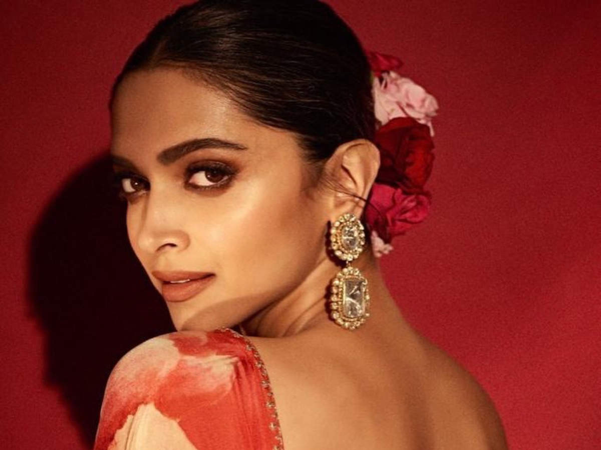 Deepika Padukone S Red Sari Is A Must Have In Every Bride S