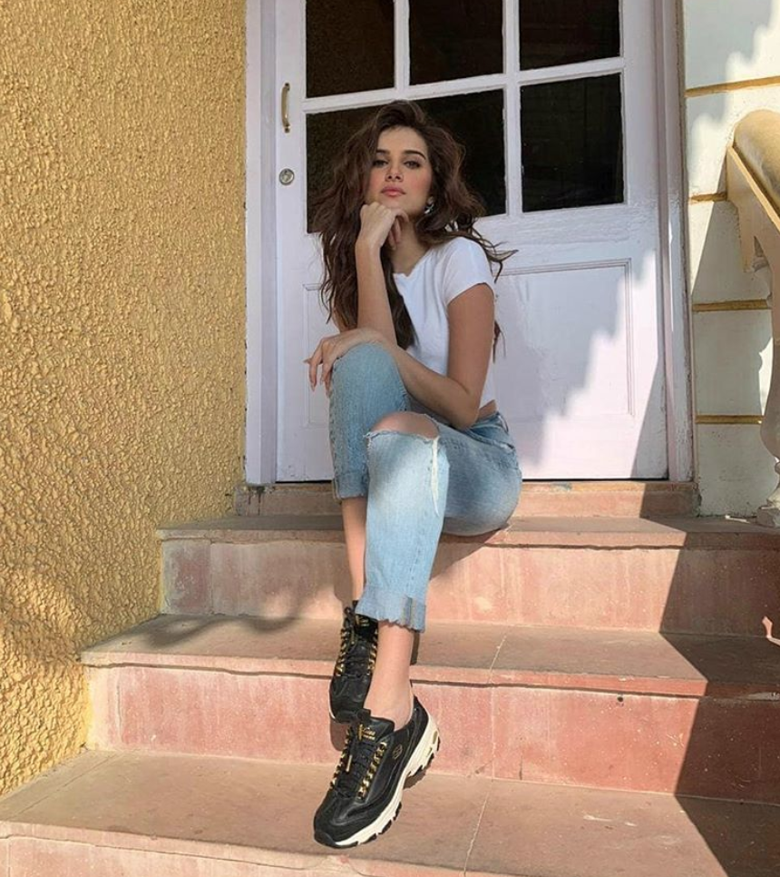 These stylish pictures of Tara Sutaria make heads turn on the internet