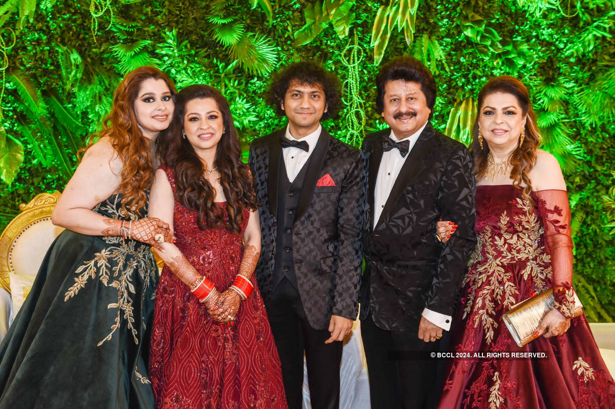 Celebs grace the wedding reception of Pankaj Udhas’s daughter