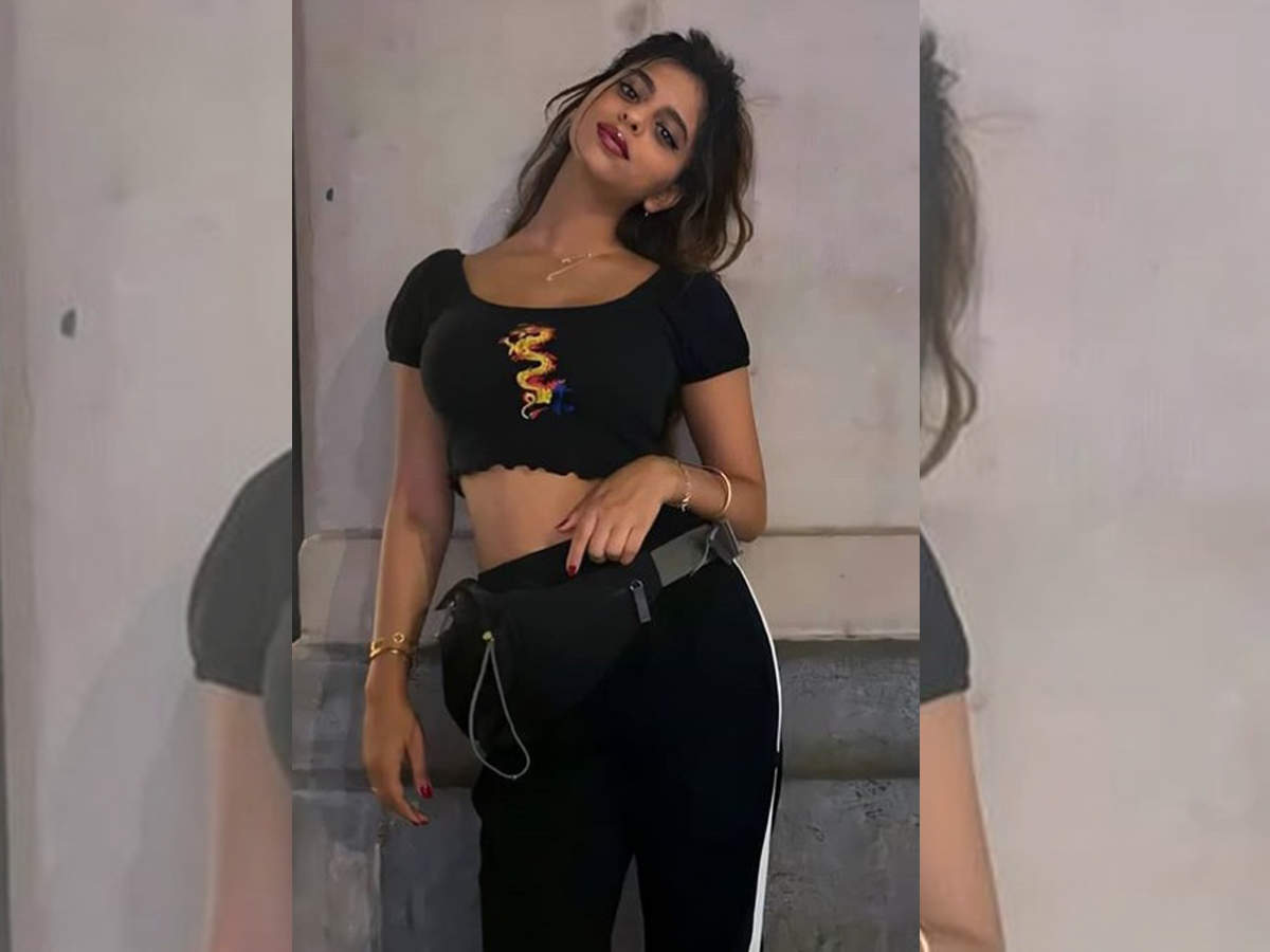 Suhana Khan looks bewitching in her all-black attire in her latest picture