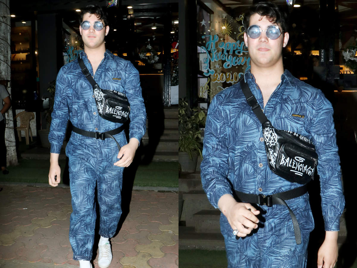 Aarav just wore his dad Akshay Kumar's Hawaiian jumpsuit and looks as handsome as his daddy - Times of India