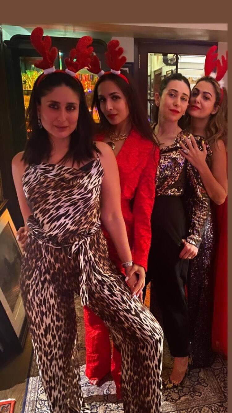 Watch Video Nick Jonas And Priyanka Chopra Decorate Cookies On Christmas Eve Hindi Movie News Times Of India