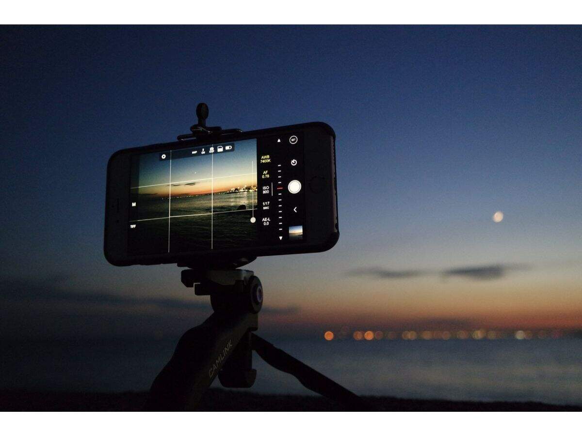 Use tripod to keep your smartphone steady