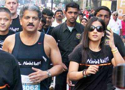 Celebs @ Mumbai marathon 2011