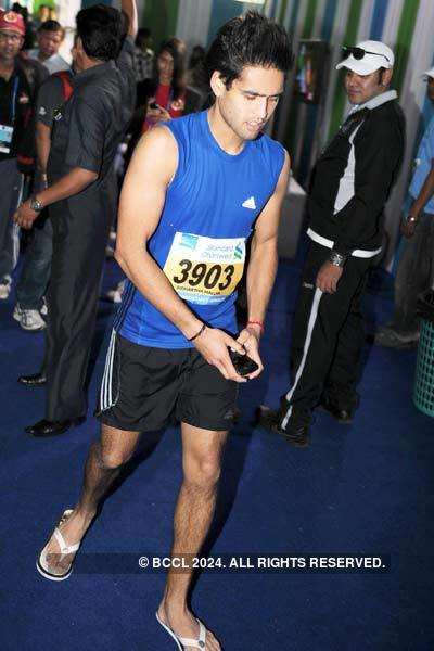 Celebs @ Mumbai marathon 2011