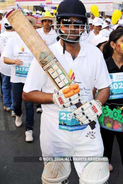 Celebs @ Mumbai marathon 2011