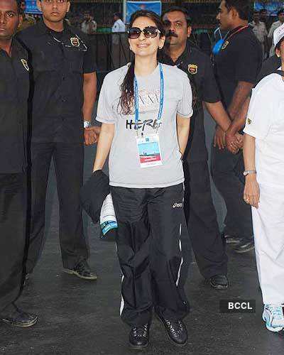 Celebs @ Mumbai marathon 2011