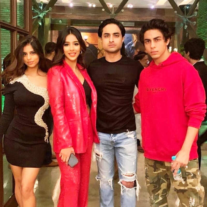 Party pictures of SRK&rsquo;s kids Suhana & Aryan Khan from their New Year celebration go viral...