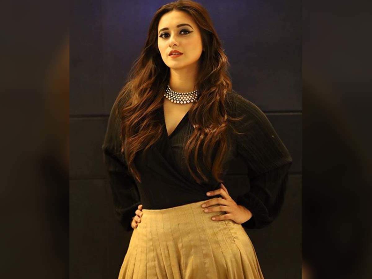 This picture of Shivani Surve glowing with glam is worth your attention