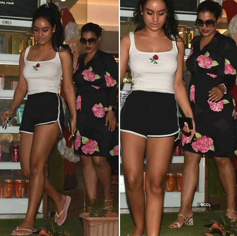 Nysa Devgn steps out in style with besties, see pictures