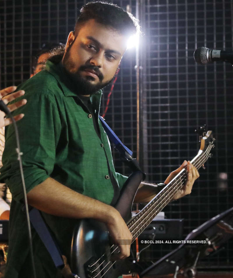 Artistes pay tribute to iconic Bangla bands