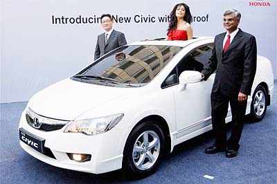 Honda launches Civic with sunroof