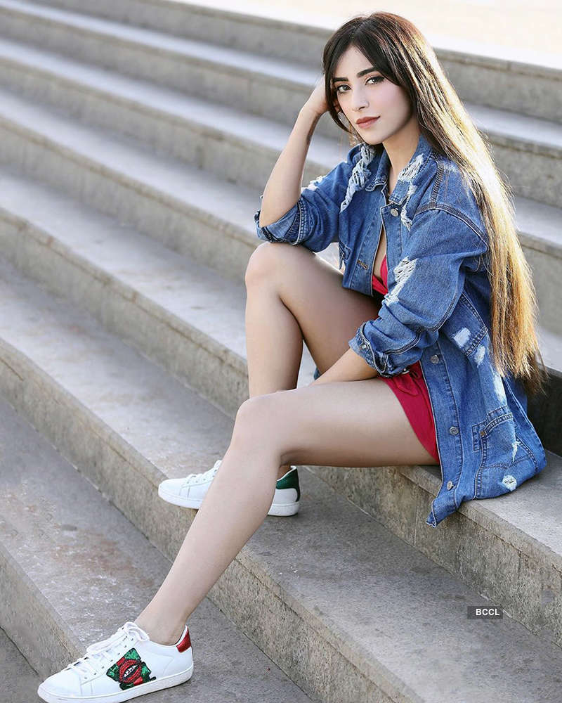 Angela Krislinzki is teasing the cyberspace with her bewitching photos