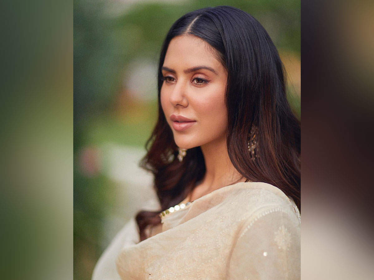 ​Pic: Sonam Bajwa stuns all with her sheer beauty