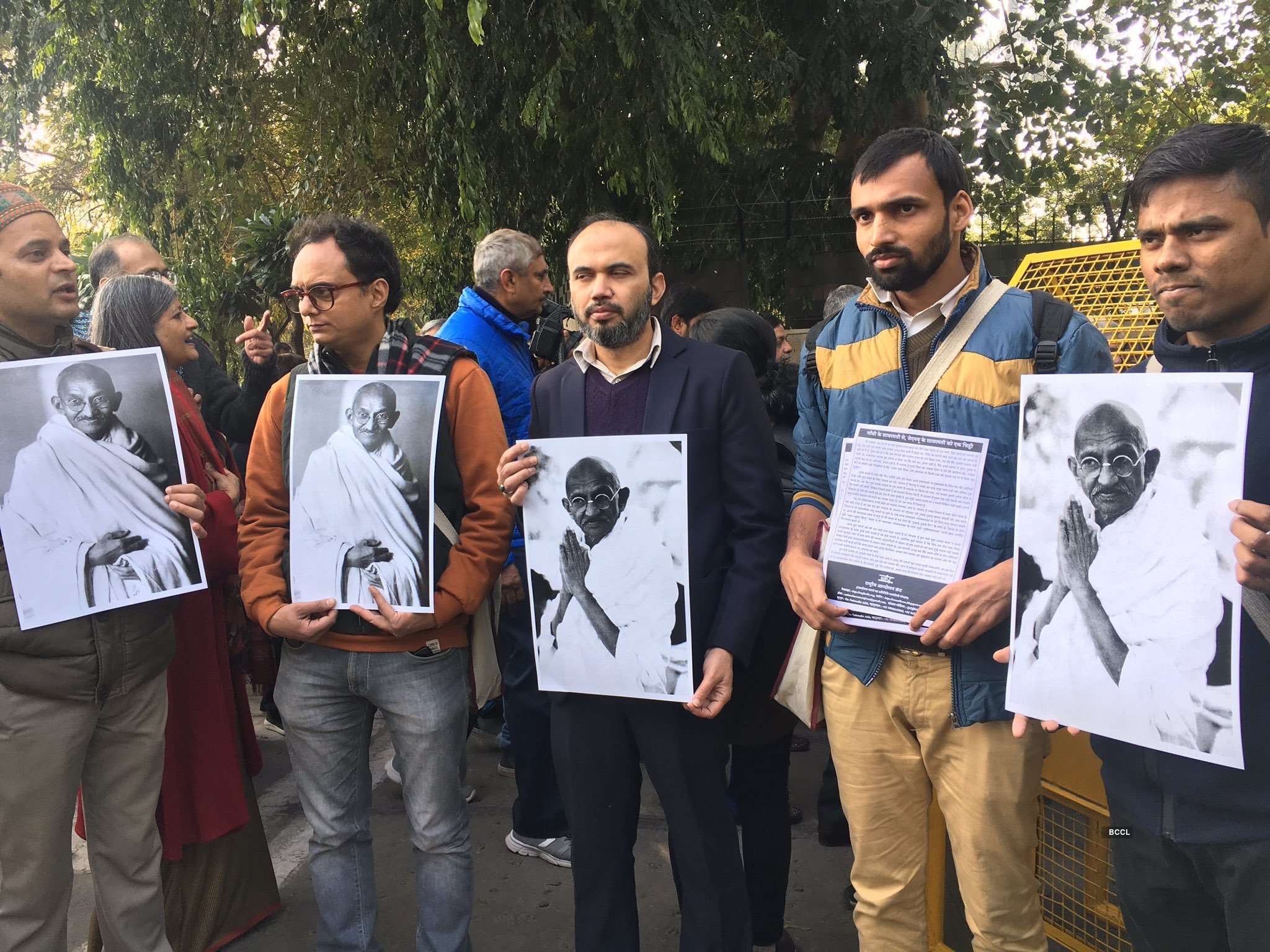 JNU Attack: Protesters march from Mandi House to HRD ministry
