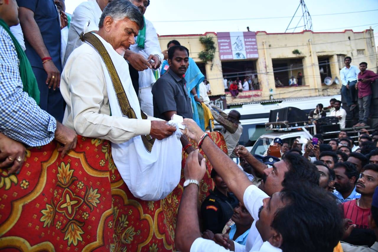 Andhra Pradesh: Chandrababu Naidu goes begging for donations to protect Amaravati as capital