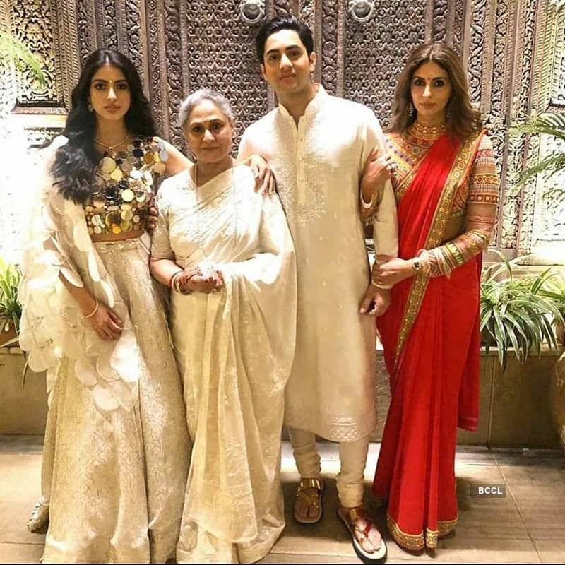 Navya Naveli Nanda Is A Stunner In Saree, Flaunts Her 'white Hair' In ...