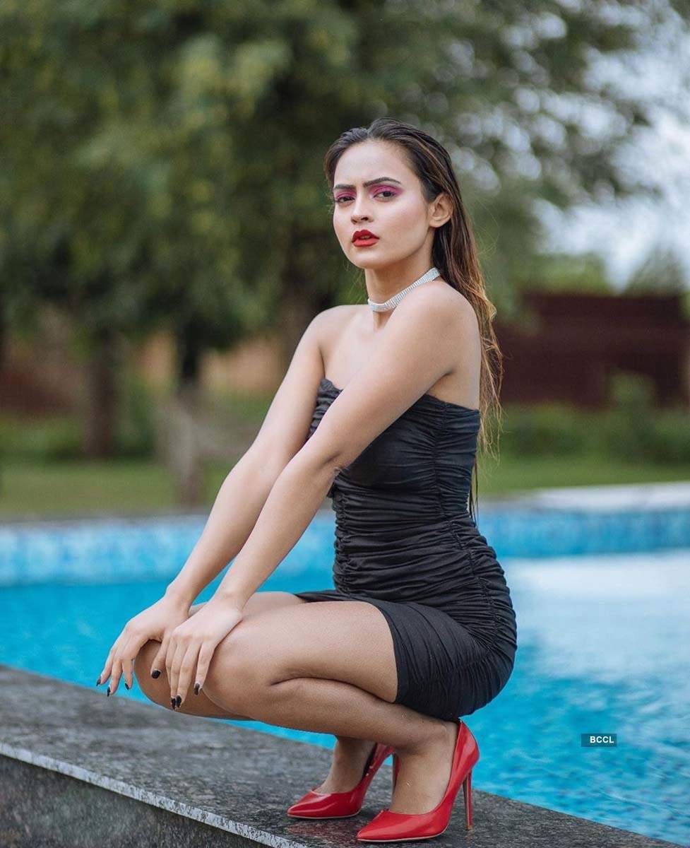 Bhavya Singh sets the temperature soaring with her pictures on social media