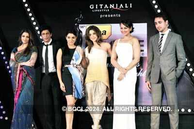Stars on ramp at Filmfare nomination bash