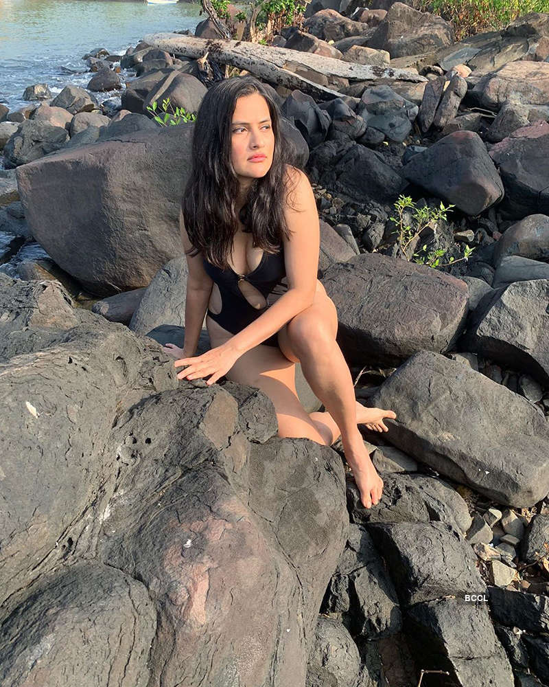 Sona Mohapatra Shuts Down Trolls Slamming Her For Monokini Pictures The Etimes Photogallery Page 14