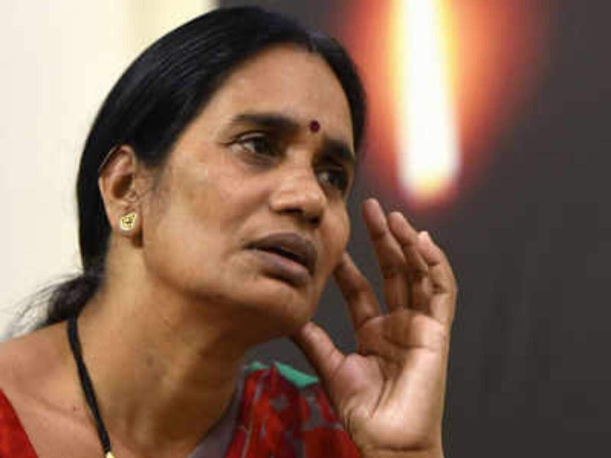 Nirbhaya's mother accuses BJP, AAP of playing politics, alleges hanging of convicts is being 'deliberately' postponed