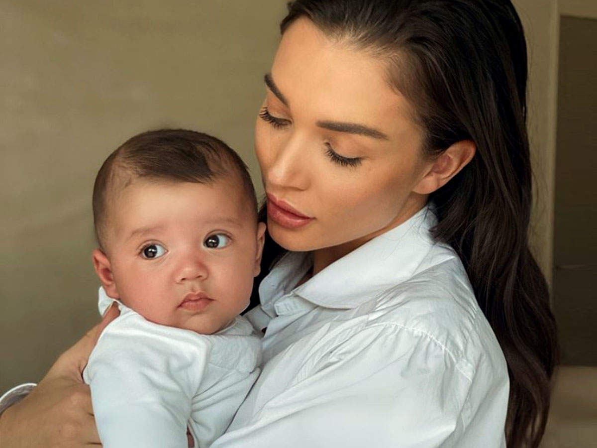 ​Amy Jackson shares an endearing post as son Andreas turns 4 months