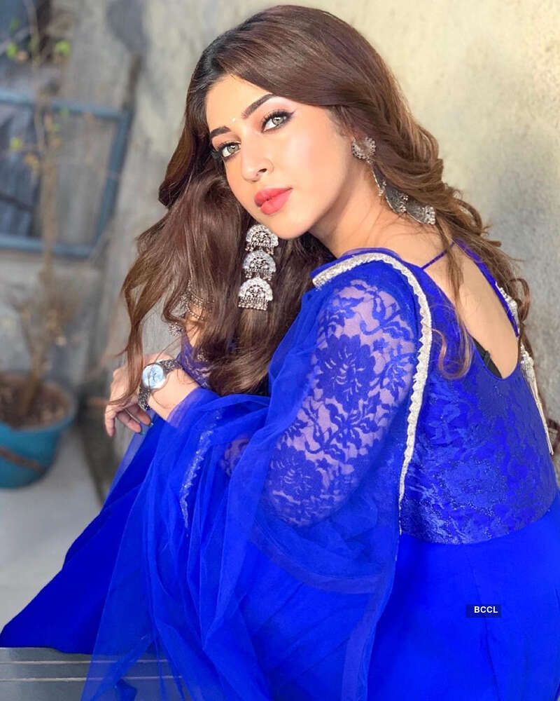 <BR> is turning heads with her bewitching pictures <BR> is turning heads with her bewitching pictures