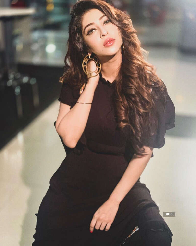 <BR> is turning heads with her bewitching pictures <BR> is turning heads with her bewitching pictures