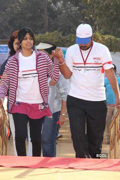 Eisha, Milind help physically challenged