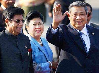 Indonesian President arrives in India