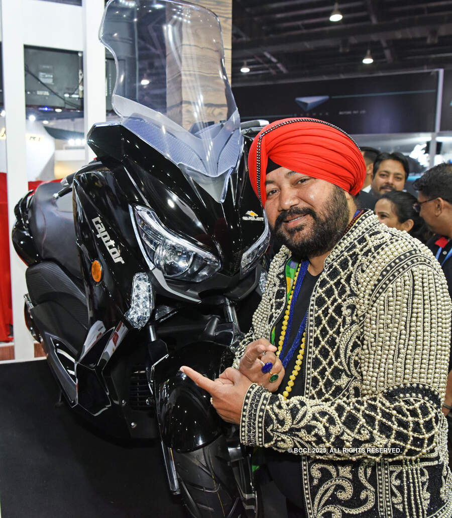 In pics: Shah Rukh Khan launches Hyundai Creta at Auto Expo 2020